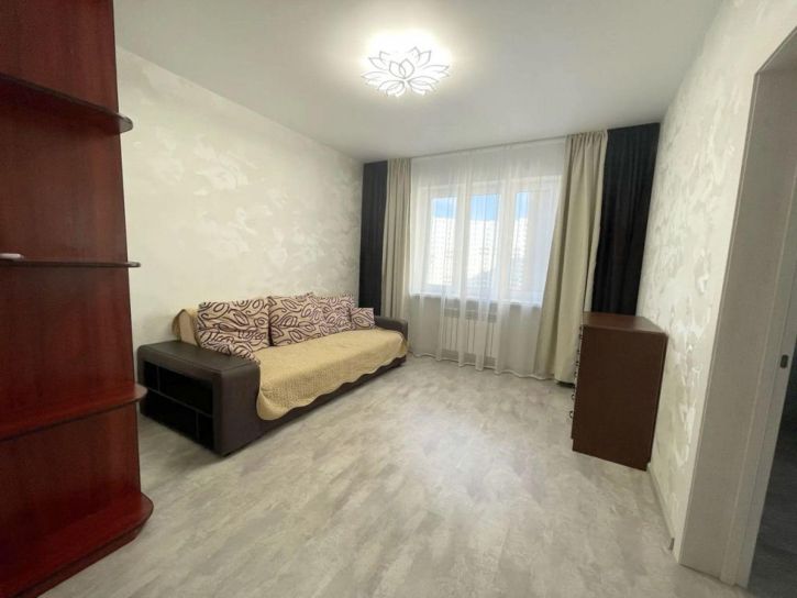 2-комн квартира Гусева б-р, 57