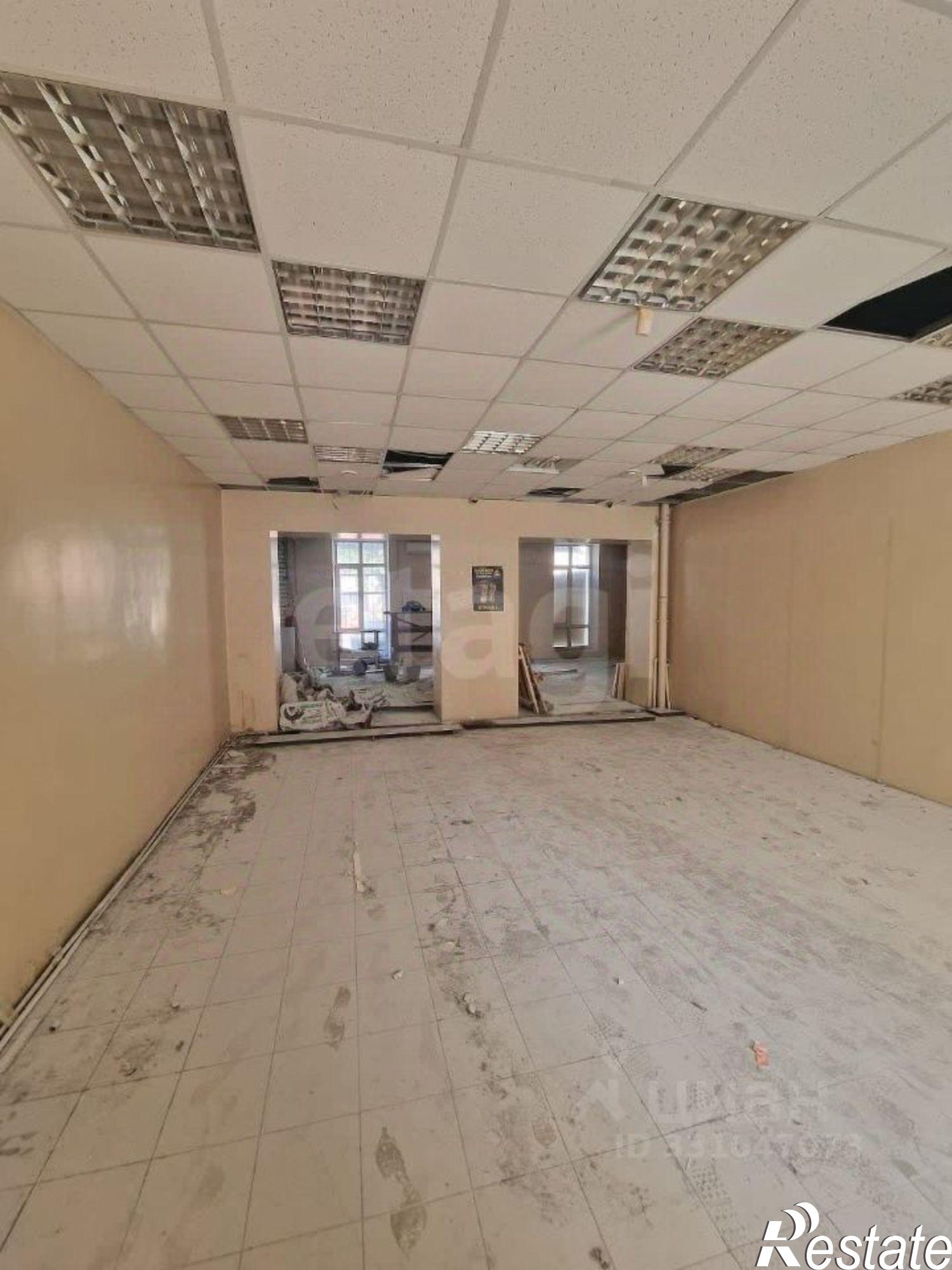 Купить торговое помещение за 18 300 100 рублей на ул Дмитрия Донского, 40