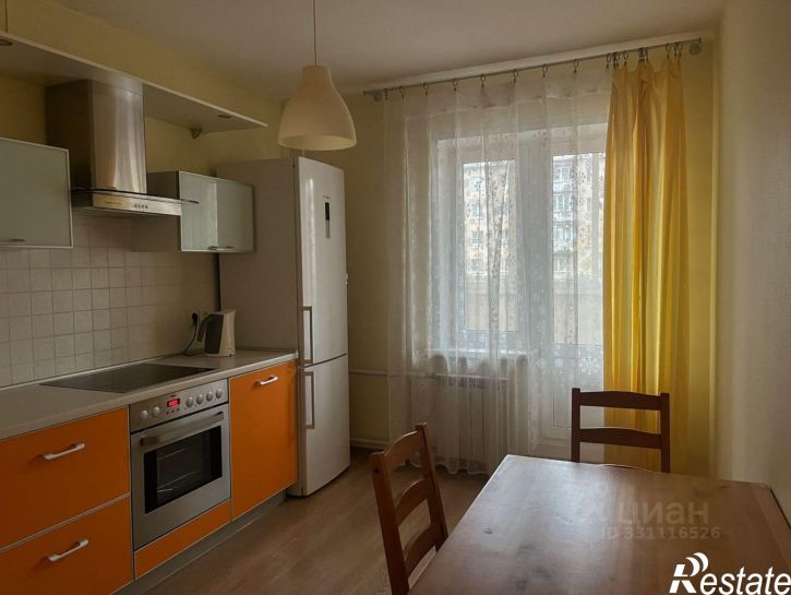 2-комн квартира ул Хрустальная, 37 1,  д. 37 1,  к. 1