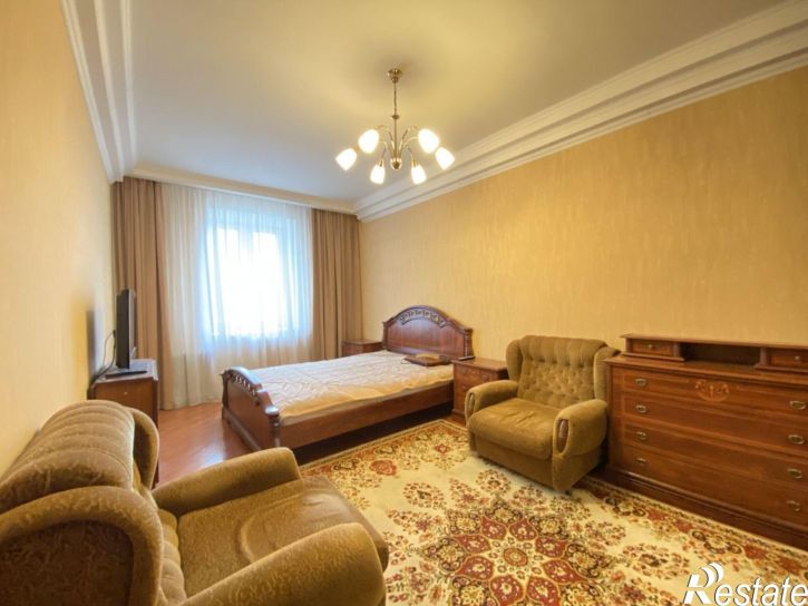 2-комн квартира ул Лидии Базановой, 5,  д. 5